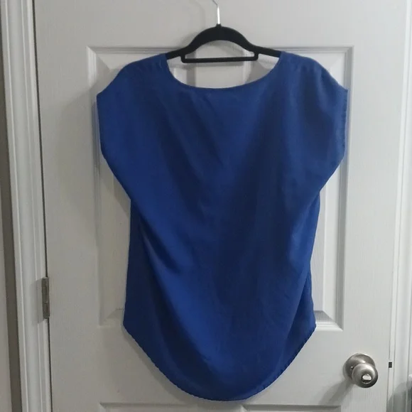 Beautiful Blue Blouse Size Medium 💙 EUC 💙 - Picture 2 of 5